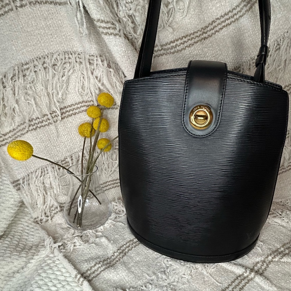 💎 Louis Vuitton Black Epi Cluny Shoulder Bag 💎